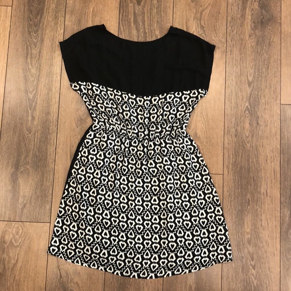 Doe and Rae Black Patterned Dress Size M - Picture 2 of 5